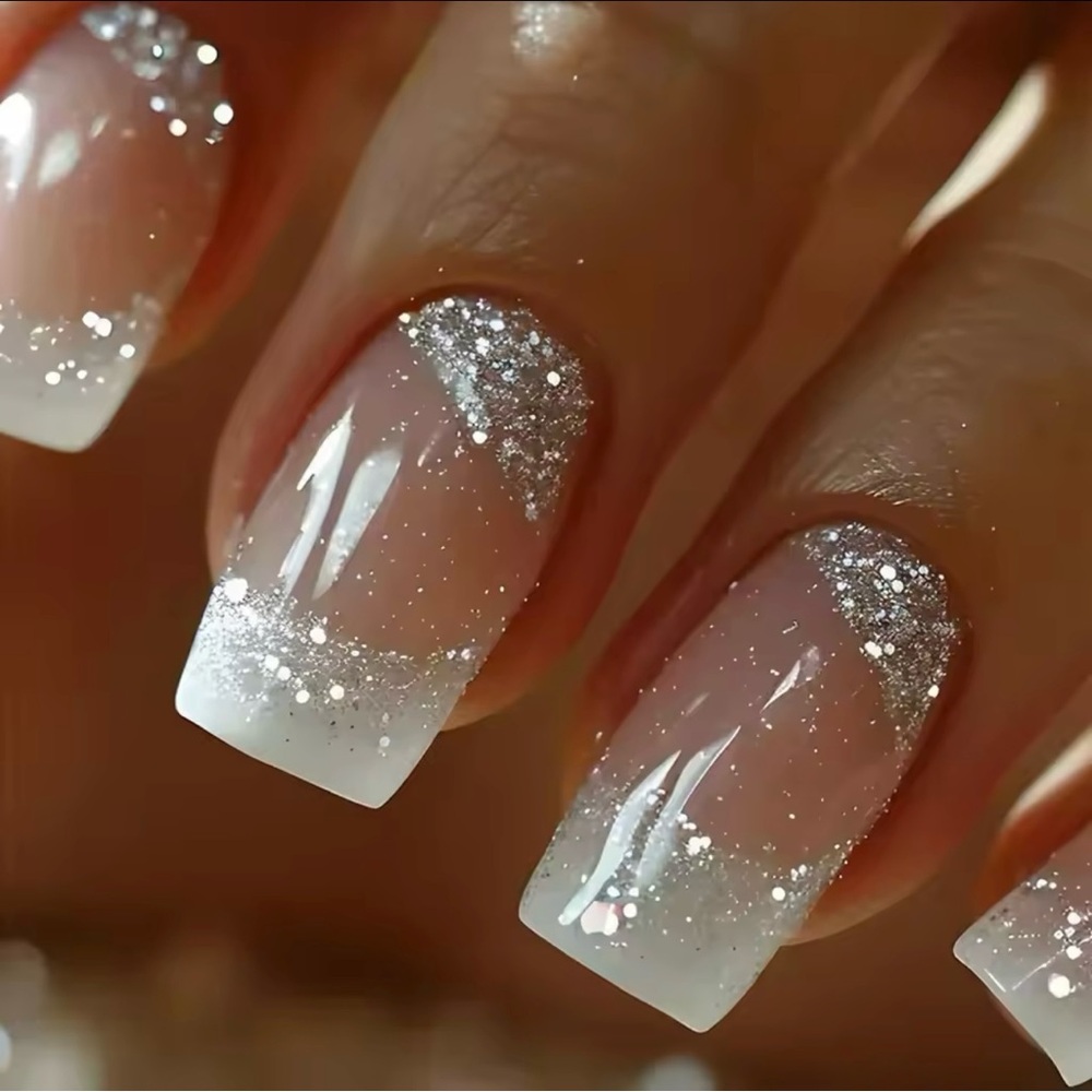24 LONG ARTIFICIAL NAILS WITH SILVER GLITTER 24 NAILS AND GLUE TABS-NEW